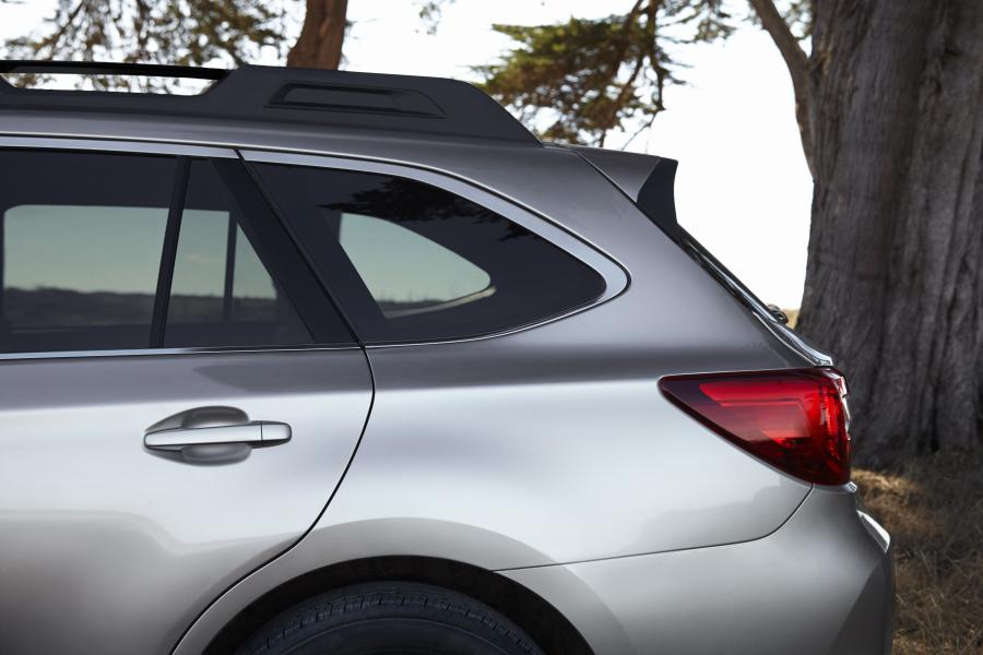  Subaru Outback 2015 года  (фото 27 из 33)